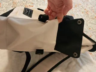 Mochila chic blanca y negra