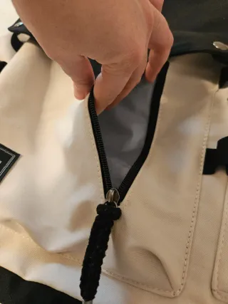 Mochila chic blanca y negra