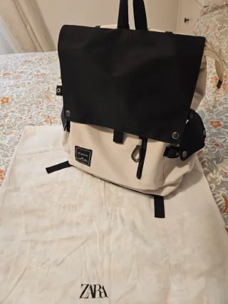 Mochila chic blanca y negra