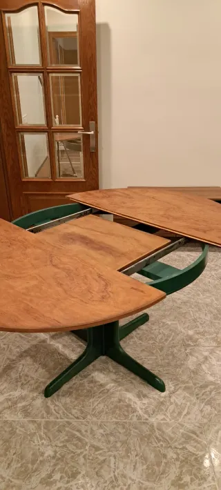 Tavolo da pranzo estensibile in legno e vetro