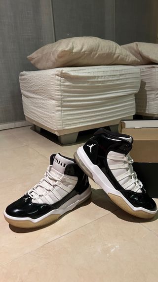 Nike Jordan Max Aura Zapatillas Negras y Blancas