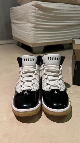 Nike Jordan Max Aura Zapatillas Negras y Blancas