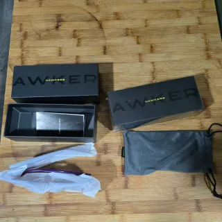 Gafas de sol Hawkers moradas.