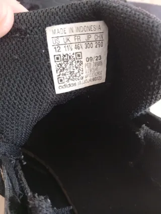 Zapatillas Adidas Negras y Blancas 46,5