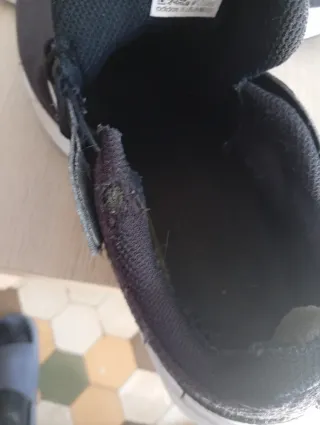 Zapatillas Adidas Negras y Blancas 46,5