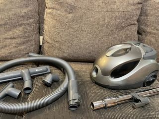 Aspiradora con cable y accesorios