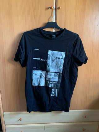 Camiseta Bershka Negra Estampada