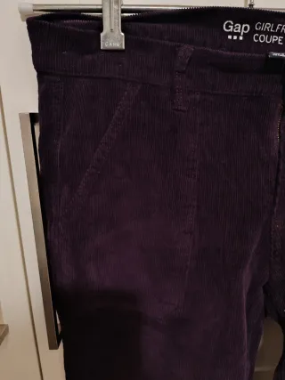 Pantalón pana Gap Girlfriend morado talla S