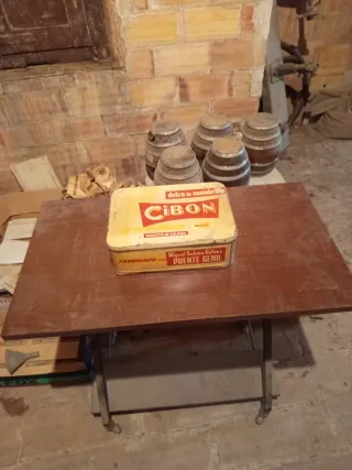 Scatole metalliche antiche La Lira