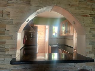 Se alquila habitación en urbanización Las torres.