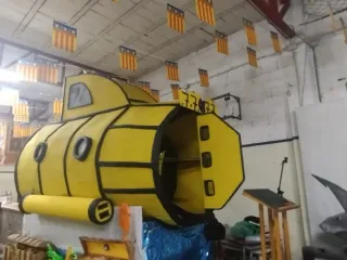 Carroza de submarino amarillo