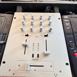 Lettori CD Stanton S.300 con Mixer SMX.21
