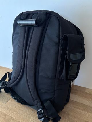 Mochila negra ordenador cabina