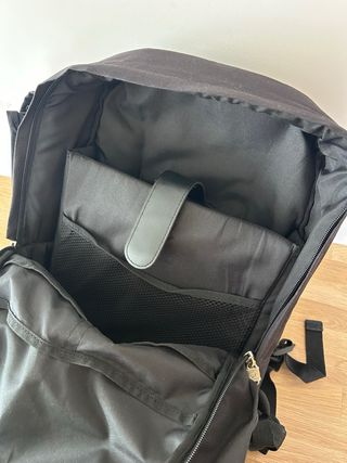 Mochila negra ordenador cabina