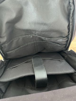 Mochila negra ordenador cabina