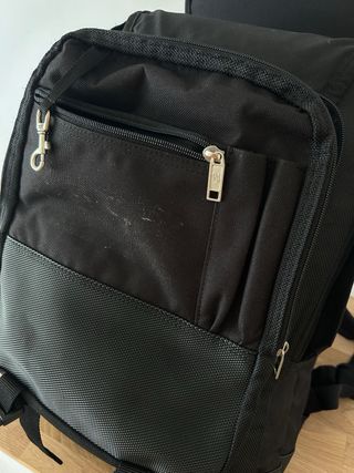 Mochila negra ordenador cabina