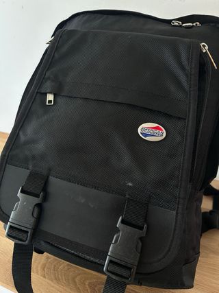 Mochila negra ordenador cabina