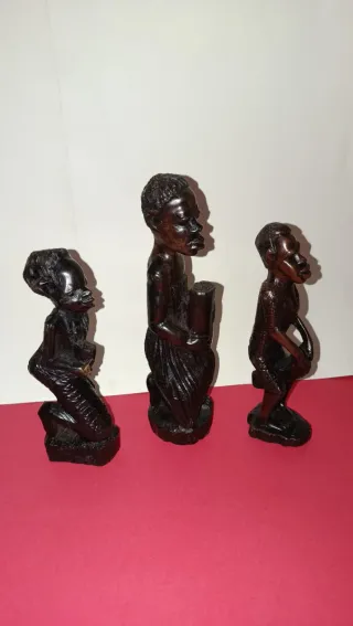 Figuras africanas de madera (3 unidades)