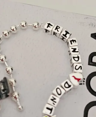 Pulsera Pandora Stranger Things Friends Don't Lie