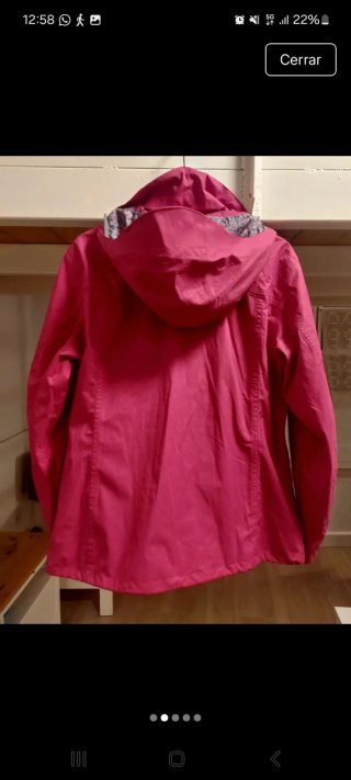 Chubasquero rosa impermeable