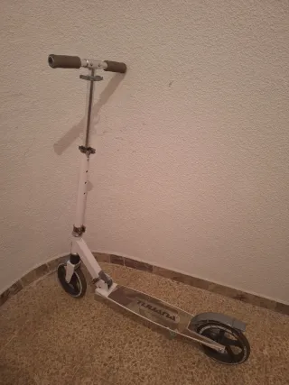 Patinete plegable blanco