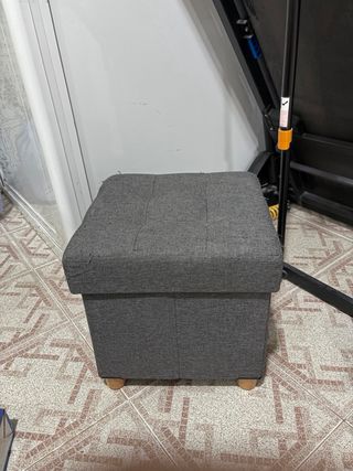 Puf gris con almacenaje