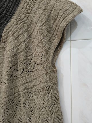 Chaleco de punto gris y marrón Talla L