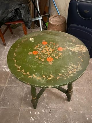 Mesa antigua pintada a mano