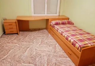 Habitación individual completa prácticamente nueva