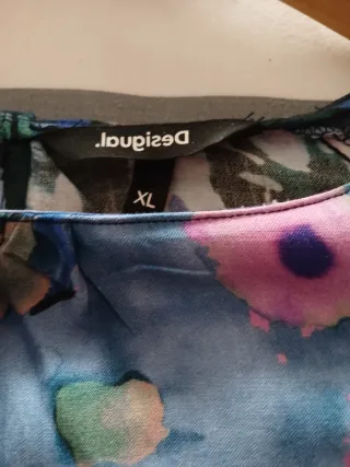 Blusa Desigual floral azul y morada