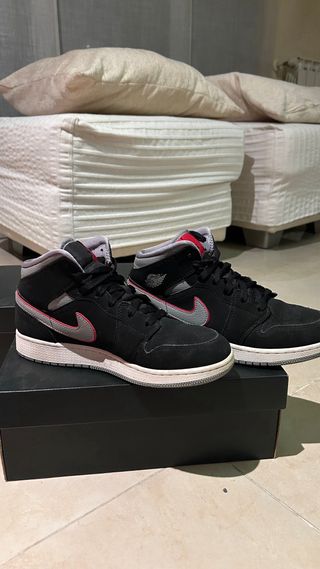 Nike Air Jordan 1 Mid Negro Rojo
