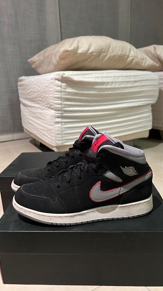 Nike Air Jordan 1 Mid Negro Rojo