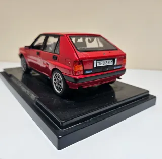 Modellino Lancia Delta HF Integrale 16v scala 1:24