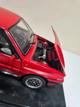 Modellino Lancia Delta HF Integrale 16v scala 1:24