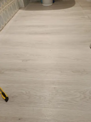 Suelo de parqué imitación madera unos 4 metros