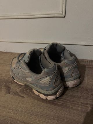 Asics GEL-NYC Talla 40.5 Gris/Blanco