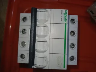 Interruptor Schneider Electric C40A