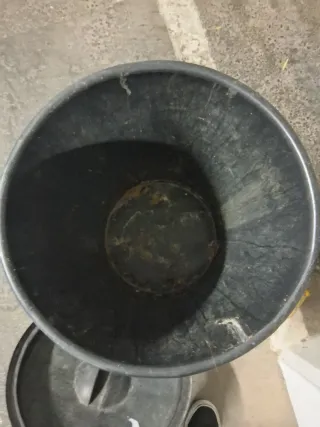 Cubo de basura grande