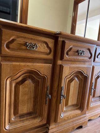 Tocador de madera con espejo