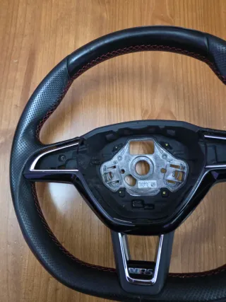 Volante Skoda Octavia VRS MK3 5E costura roja