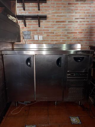 Este pon mueble cafetero con frío