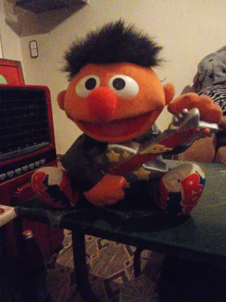 Peluche Ernie Epi Guitarra