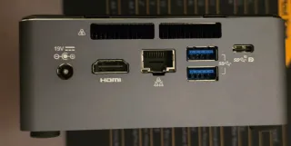 Intel NUC 7 Mini PC – i3 / 8GB / 120 SSD