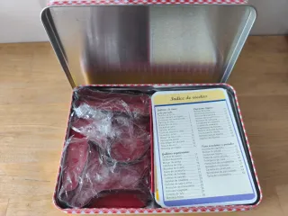 Caja Galletas Mascotas con 3 Cortapastas