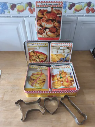 Caja Galletas Mascotas con 3 Cortapastas