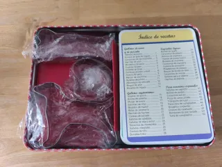 Caja Galletas Mascotas con 3 Cortapastas