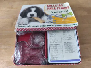 Caja Galletas Mascotas con 3 Cortapastas