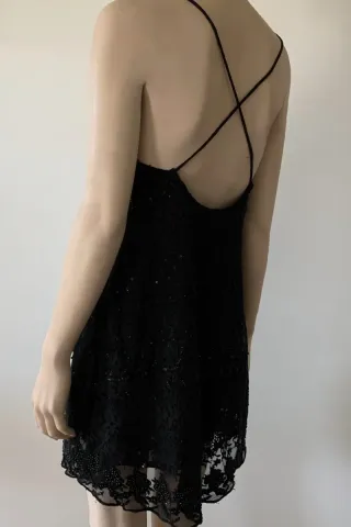 Miniabito nero macramè con paillettes