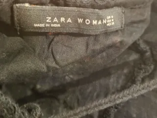 Miniabito nero macramè con paillettes