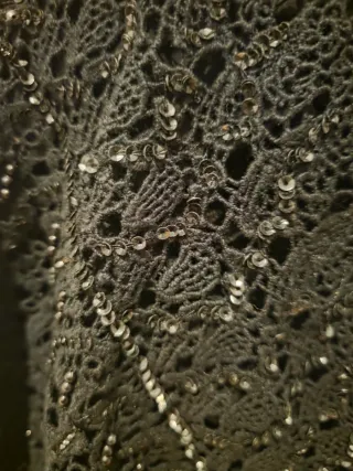 Miniabito nero macramè con paillettes